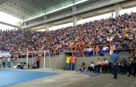 En una asamblea, los estudiantes dijeron sí al paro nacional de universidades públicas.