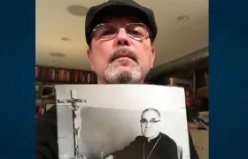 Rubén Blades, con la imagen de Óscar Arnulfo Romero.