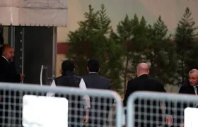 Miembros de la policía forense turca llegan al consulado saudí en Estambul (Turquía)
