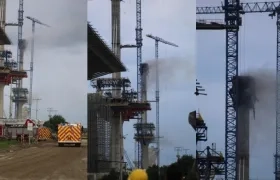 Momento de la emergencia en uno de las pilas del nuevo puente Pumarejo.