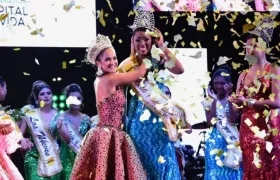 Valeria Abuchaibe y la actual Reina Popular Daneska Camargo.