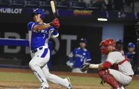 Chanhyung Kim de Corea en su turno al bate.