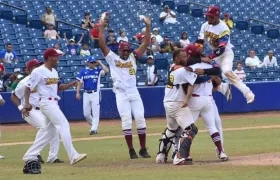 Los venezolanos celebrando el triunfo y la medalla de bronce.