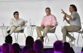 El Presidente del BID, Luis Alberto Moreno, El Presidente Iván Duque y el cantante Carlos Vives.