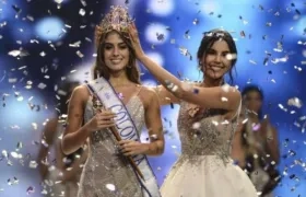 Valeria Morales fue coronada por Laura González, Virreina universal.