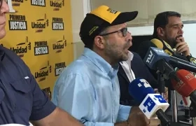 Jorge Millán, diputado  de Primero Justicia, durante la rueda de prensa.