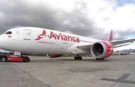 La compañía mantiene el vuelo en su horario.