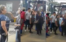 La mama de Juan Diego, un estudiante de la UIS, lo buscó con una correa. La imagen se hizo viral.