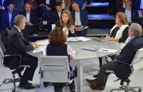 La Vicepresidenta Marta Lucía Ramírez entregando el balance de su gestión al Presidente Duque.