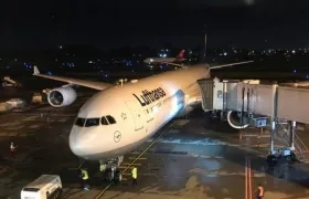 El hecho ocurrió después de que el piloto del avión de Lufthansa se desvió de su ruta original para aterrizar en Cali.