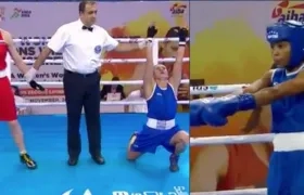 Yeni Marcela Arias, izquierda, ganó su combate; mientras Íngrit Valencia, a la derecha, lo perdió.