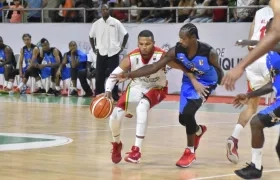 Jesús Medina, jugador de los Titanes, en un duelo ante los Warriors. 