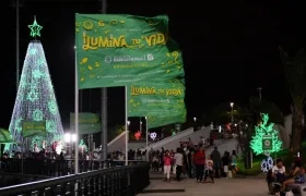 Malecón del Río iluminado.