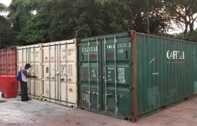 En contenedores al aire libre están 6 toneladas de residuos en San Andrés.