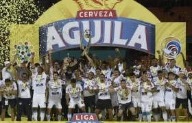 Celebración juniorista tras la premiación.
