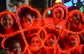 Los niños con la iluminación ganadora.