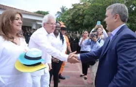 El Alcalde Joao Herrera y la primera gestora Alba Olaya de Herrera, con el Presidente Iván Duque.
