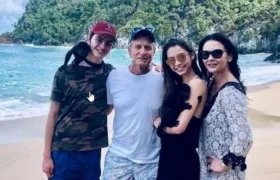 Michael Douglas y Catherine Zeta-Jones junto a sus hijos.