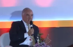 Edgardo Maya, contralor.