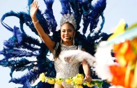 La reina María José Romo, presidiendo la Batalla de Flores.