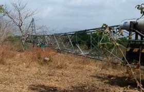 ELN voló dos torres de energía en Cesar y Antioquia.