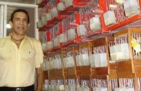 Carlos Castellanos, criador y juez de pájaros.