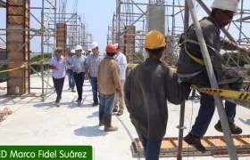 El Alcalde Char inspeccionando las obras.