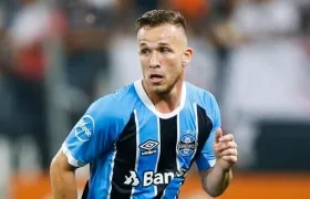 El atacante del Gremio, Arthur.