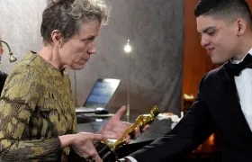 La actriz Frances McDormand con su estatuilla.