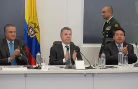El Presidente Juan Manuel Santos encabezó este martes la firma del Pacto Nacional por la Vida, en la sala de estrategia de la Policía Nacional.