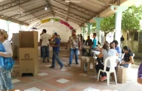 Puesto de votación en el colegio Simón Bolívar de Malambo.