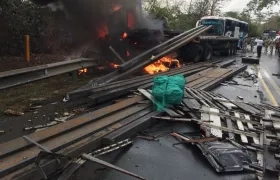 Un aparatoso accidente de tránsito se presentó en la tarde de este jueves en la vía que de Aracataca conduce a Ciénaga