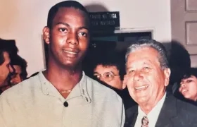 Tomás Barraza con el ex big leaguer Édgar Rentería.