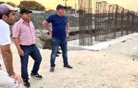 El Alcalde Alejandro Char en el puente de Barlovento.