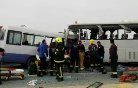 Así quedaron los dos buses.