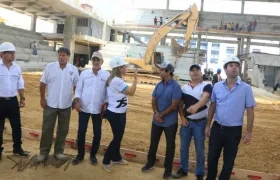 Visita de las autoridades distritales, departamentales y nacionales a las obras del Coliseo.