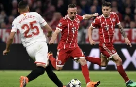 Frank Ribery y James Rodríguez enfrentan la marca de Gabriel Mercado. 