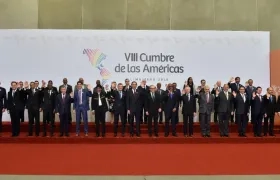 Foto oficial de los 18 mandatarios y representantes de 34 países de América.