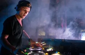  Avicii, músico y DJ sueco.
