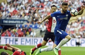 Oliver Giroud en la acción de gol del primer tanto. 
