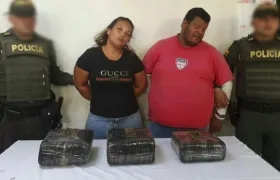 Fueros arrestados mientras se movilizaban en una moto.