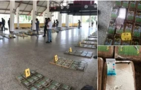 Según prueba de campo se trata de cocaína. Un total de 967 paquetes. 