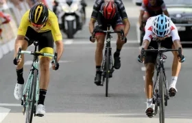 Primoz Roglic embala ante Egan Bernal. 