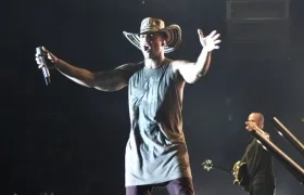 Ricky Martin, luciendo el sombrero vueltiao.