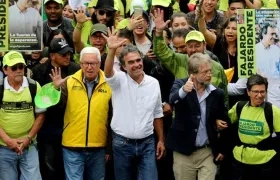 Sergio Fajardo en Bogotá, con Jorge Robledo, Antana Mockus y Claudia Fajardo.