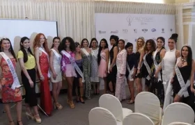 Participantes y organizadores del Mrs. Woman of The Universe