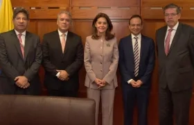 Iván Duque y Marta Lucía junto a magistrados de la Corte Constitucional. 