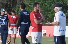 Julio Comesaña habló con el uruguayos Matías Mier