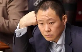 El legislador peruano Kenji Fujimori asiste a una sesión en el pleno del congreso.