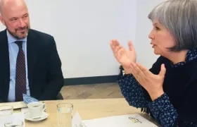 El Alto Comisionado de la ONU para los DDHH, Alberto Brunor, y la directora de la JEP, Patricia Linares. 